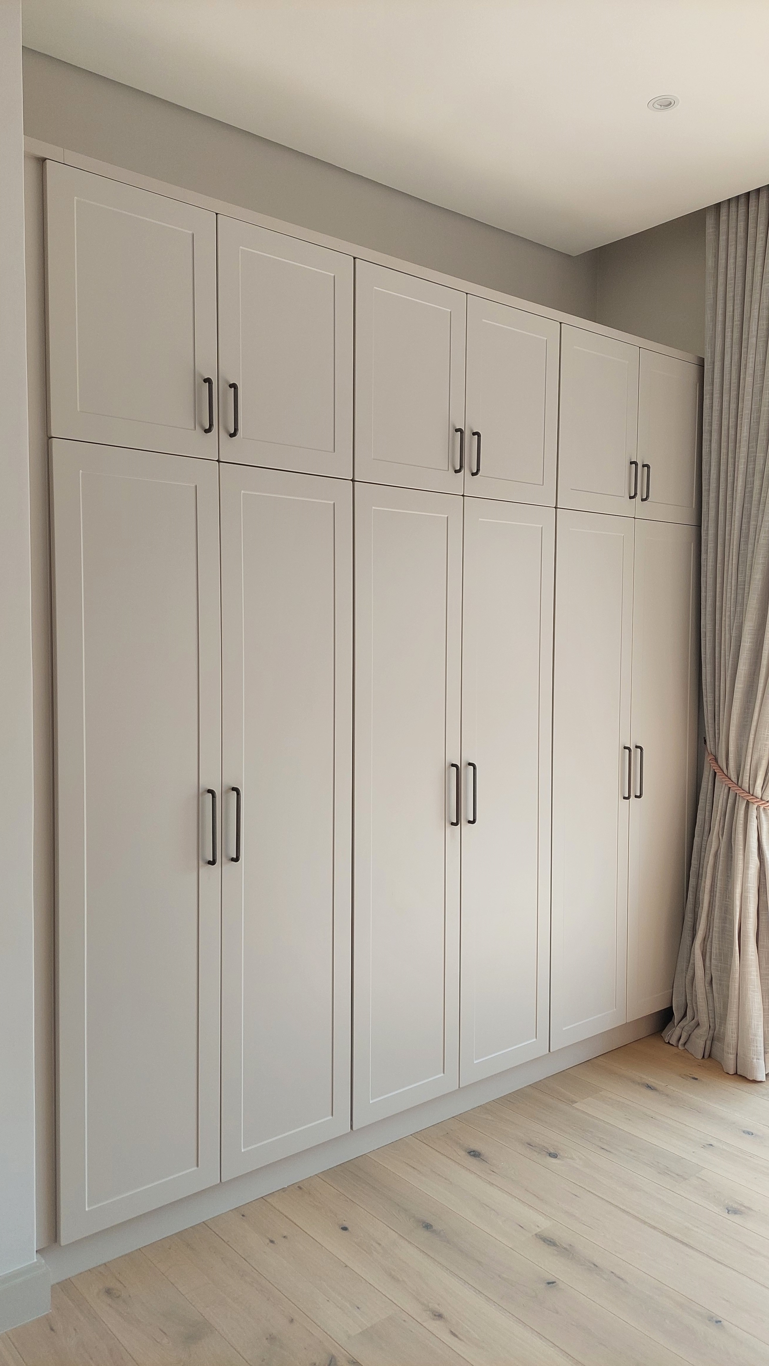 Bedroom storage system